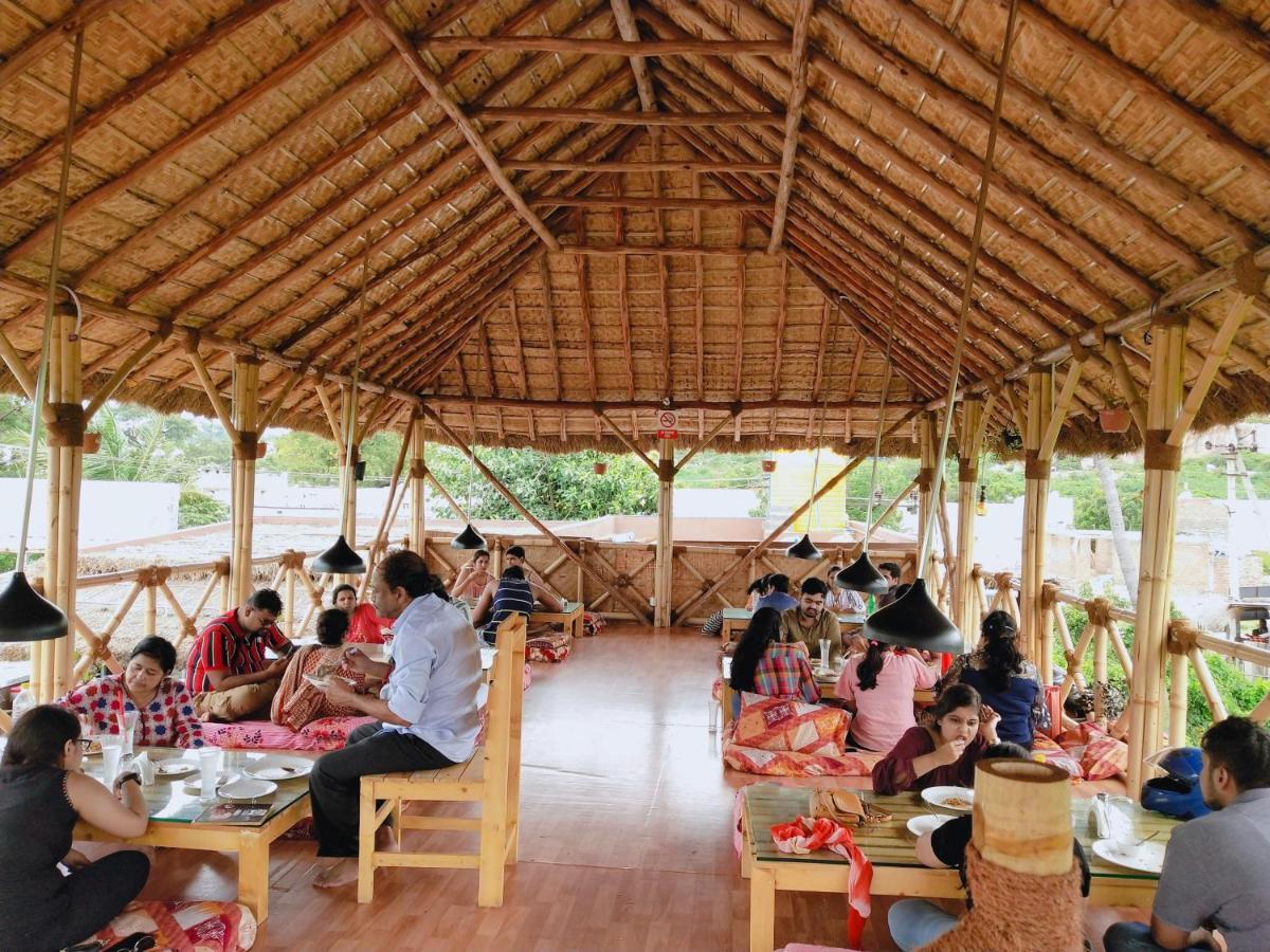 Spykee Spot Hampi Hotel ภายนอก รูปภาพ