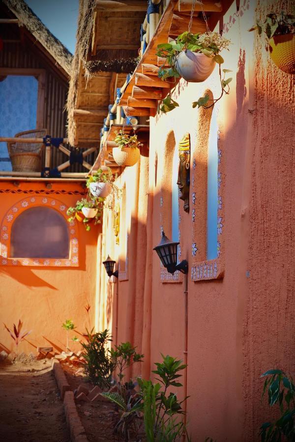 Spykee Spot Hampi Hotel ภายนอก รูปภาพ
