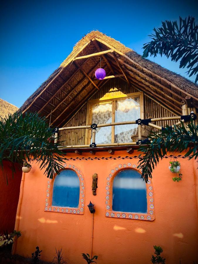 Spykee Spot Hampi Hotel ภายนอก รูปภาพ