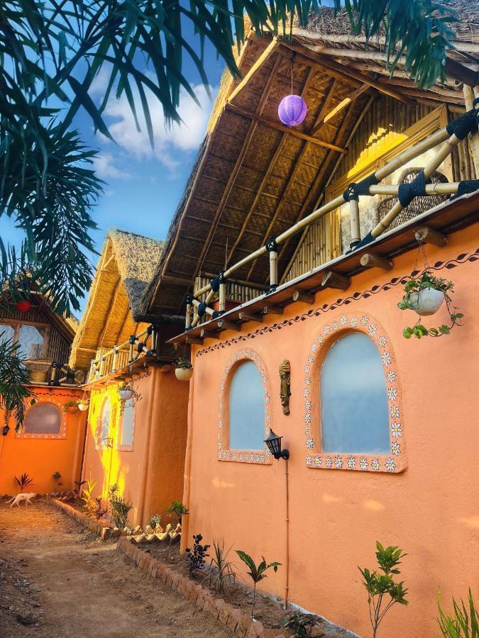 Spykee Spot Hampi Hotel ภายนอก รูปภาพ
