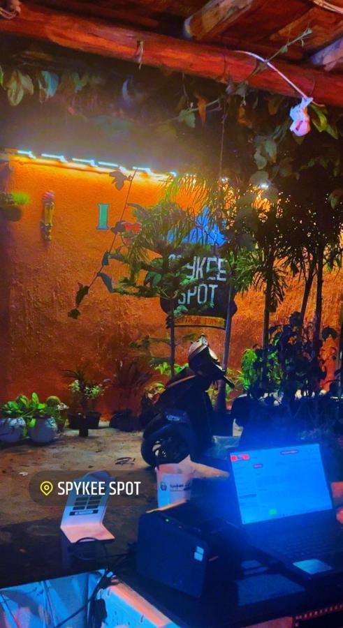 Spykee Spot Hampi Hotel ภายนอก รูปภาพ